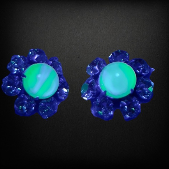 Vintage UV Reactive Yellow Moonglow Cabochon & Citrine Glass Clip On Earrings - Picture 2 of 7